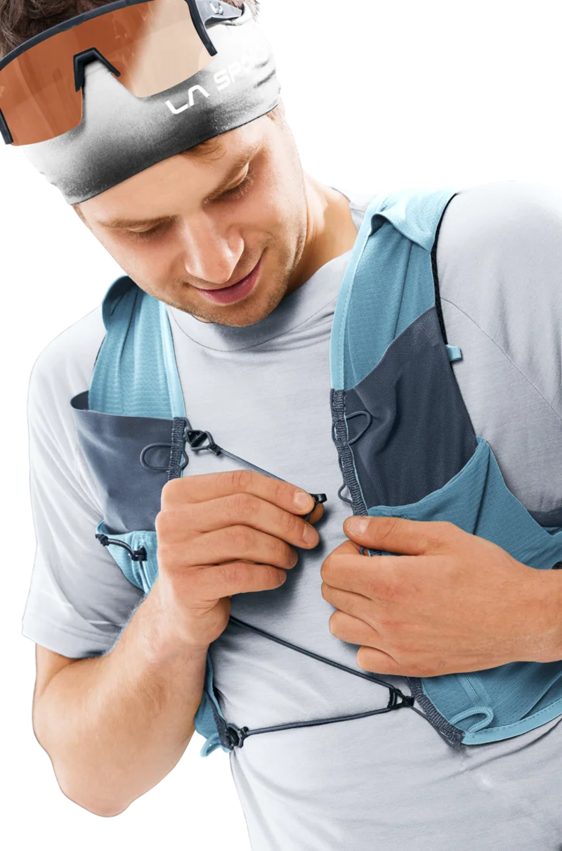 Deuter Traick 9 Running Pack in Atlantic/Ink-11