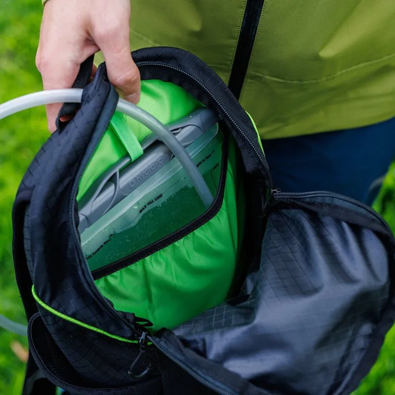 Inov8 VentureLite 8 Hiking Pack in Black/Green-7