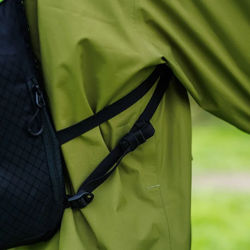 Inov8 VentureLite 8 Hiking Pack in Black/Green-5