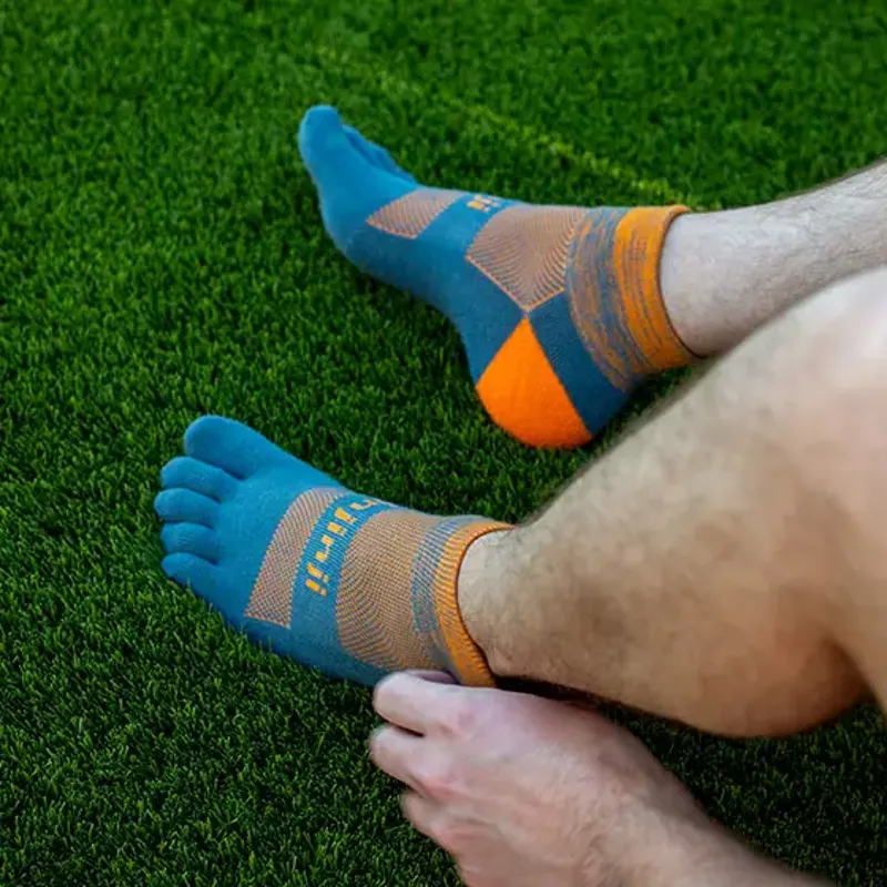 Injinji Trail MW Mini-Crew Unisex Running Sock in Wave-2