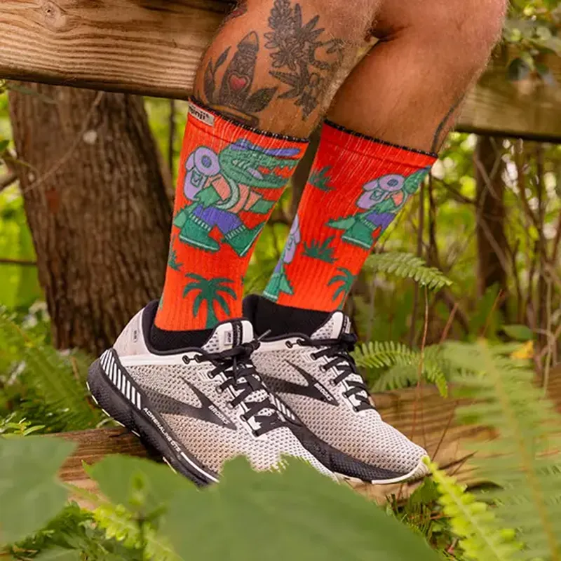 Injinji Artist Designed Trail MW Men's Crew Running Sock in Subtropical-2