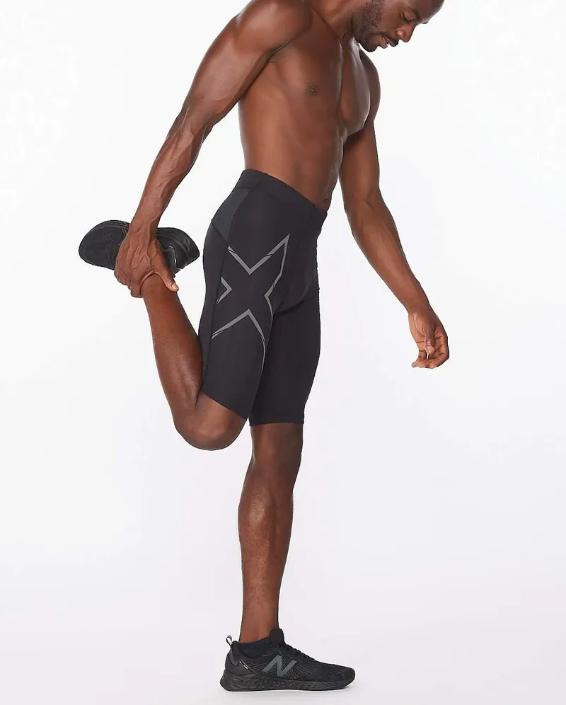 2XU Men's Light Speed Compression Shorts in Black/Black Reflective-3