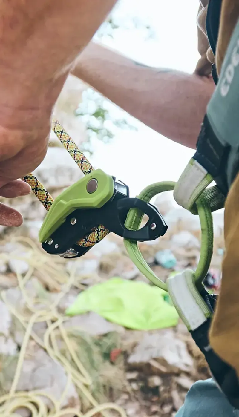 Edelrid Pinch Belay Device in Anthracite/Oasis -5
