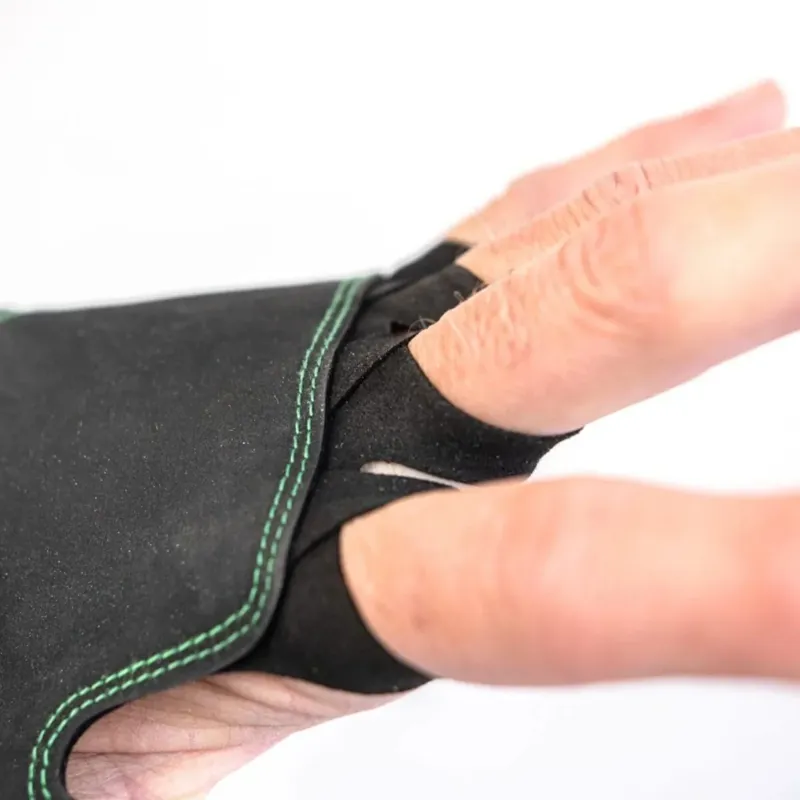 Wideboyz Crack Climbing Gloves in Black -4