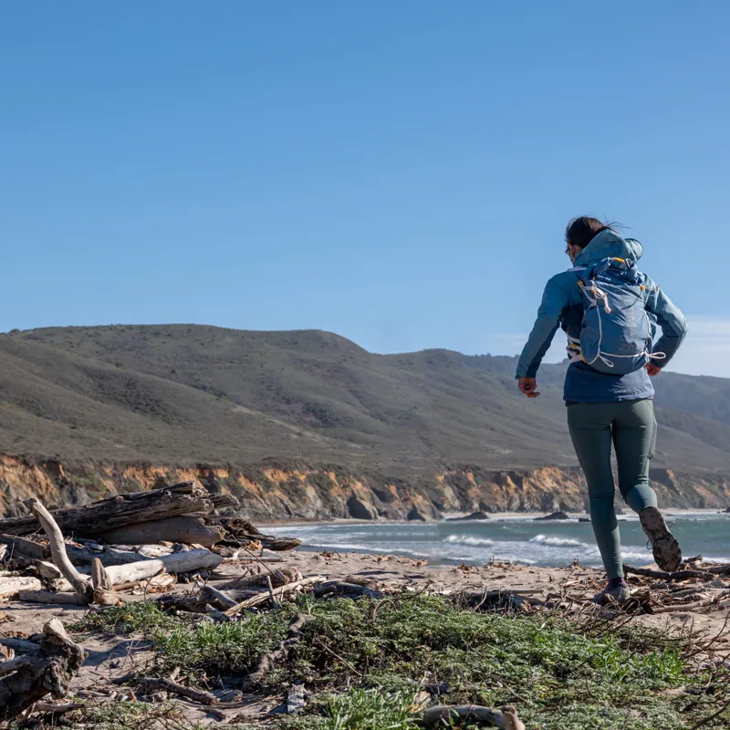 Ultimate Direction Fastpackher 30 2.0 Women's Running/Hiking Backpack in Fog-8