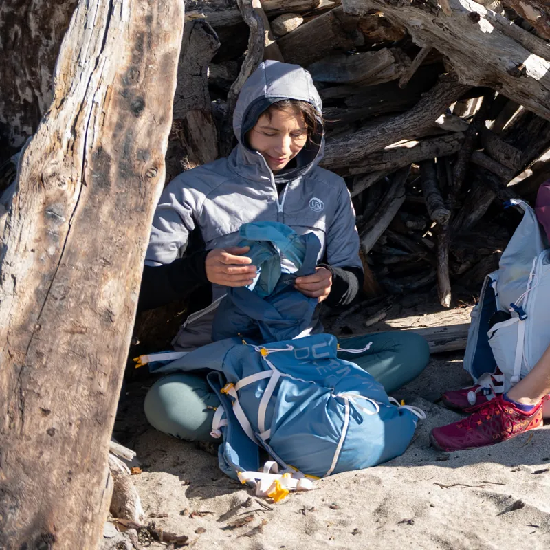 Ultimate Direction Fastpackher 30 2.0 Women's Running/Hiking Backpack in Fog-11