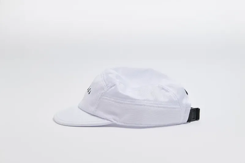 Våga Running Club Cap in All White-2