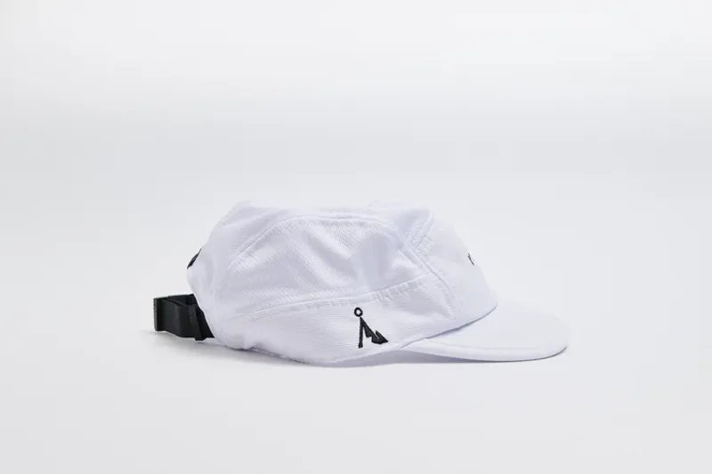 Våga Running Club Cap in All White-3