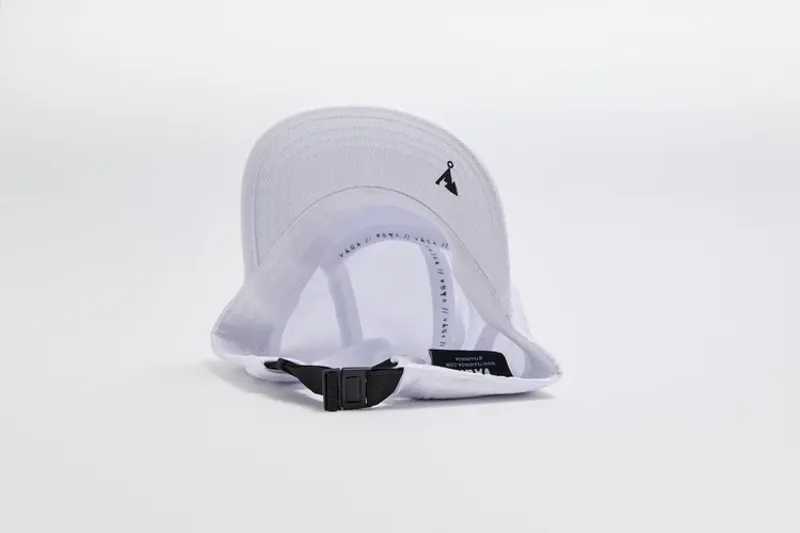Våga Running Club Cap in All White-5