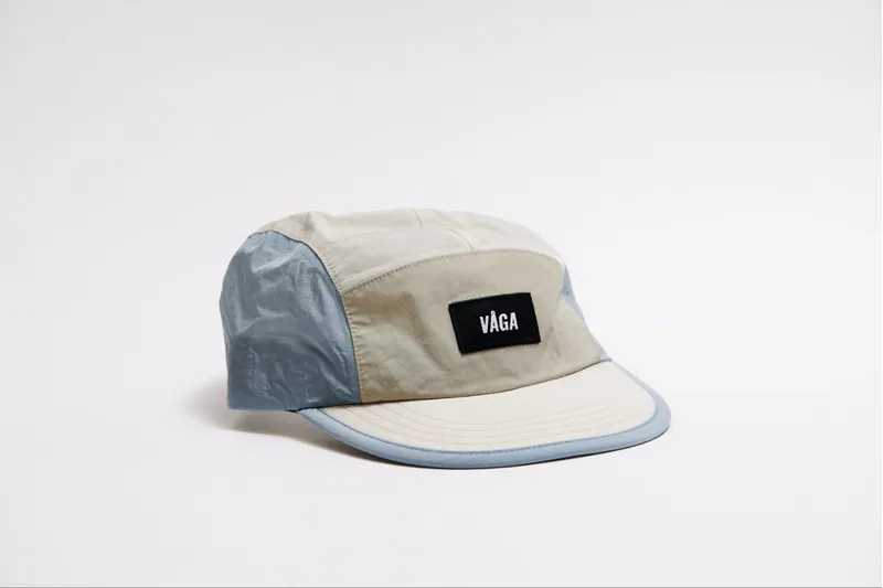 Våga Pacer Cap in Dust Blue/ Light Grey