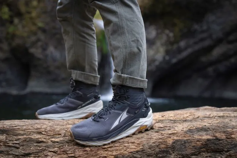 Altra Olympus 5 Hike Mid GTX Men's Fast-Hike Boot in Black/Gray-6