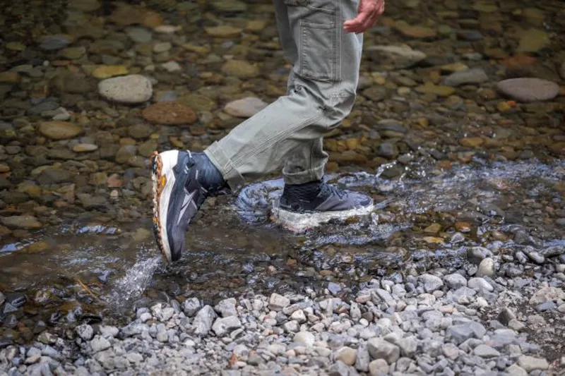 Altra Olympus 5 Hike Mid GTX Men's Fast-Hike Boot in Black/Gray-5