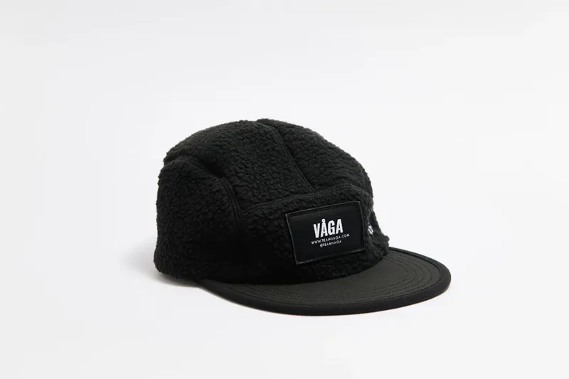 Våga Teddy Fleece Cap in Black 