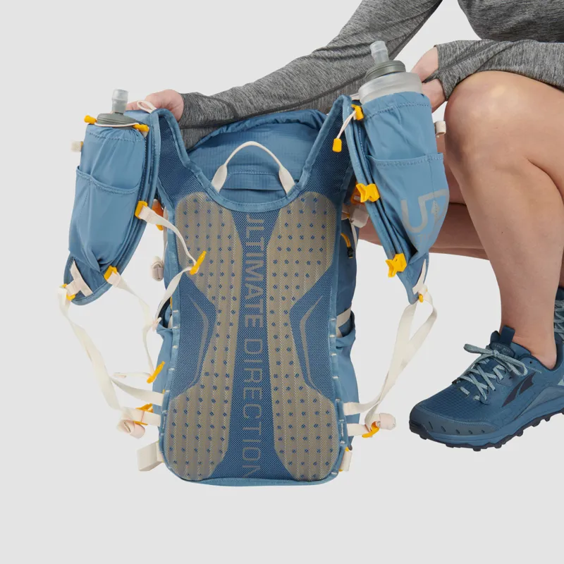 Ultimate Direction Fastpackher 30 2.0 Women's Running/Hiking Backpack in Fog-4