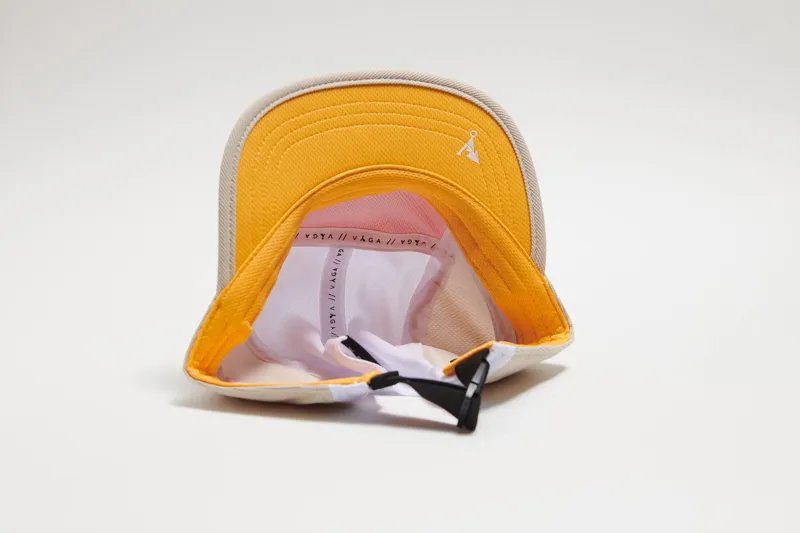 Våga Running Club Cap in Sand/ White/ Pastel Pink/ Sunshine Yellow -3