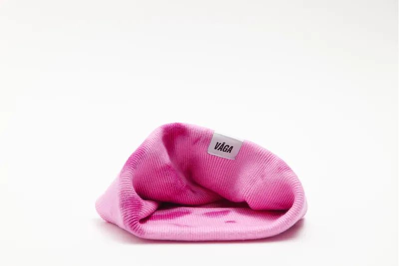 Våga Fine Rib Tie Dye Beanie in Bright Pink/Light Pink-3