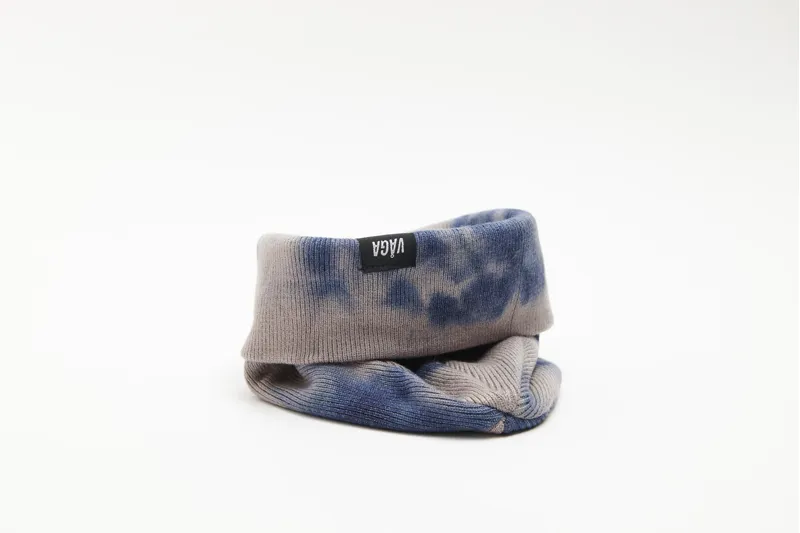 Våga Fine Rib Tie Dye Beanie in Navy Blue/Dark Taupe-2