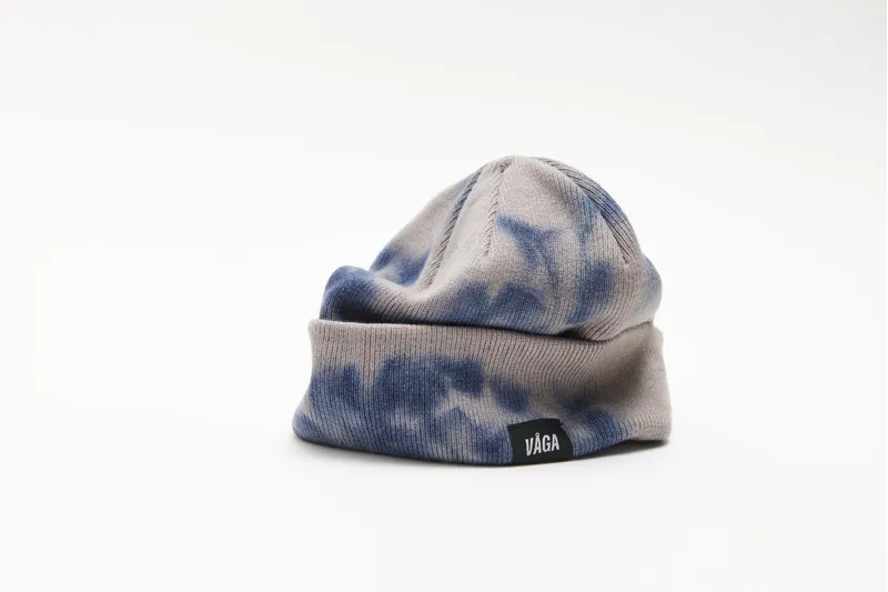 Våga Fine Rib Tie Dye Beanie in Navy Blue/Dark Taupe-4
