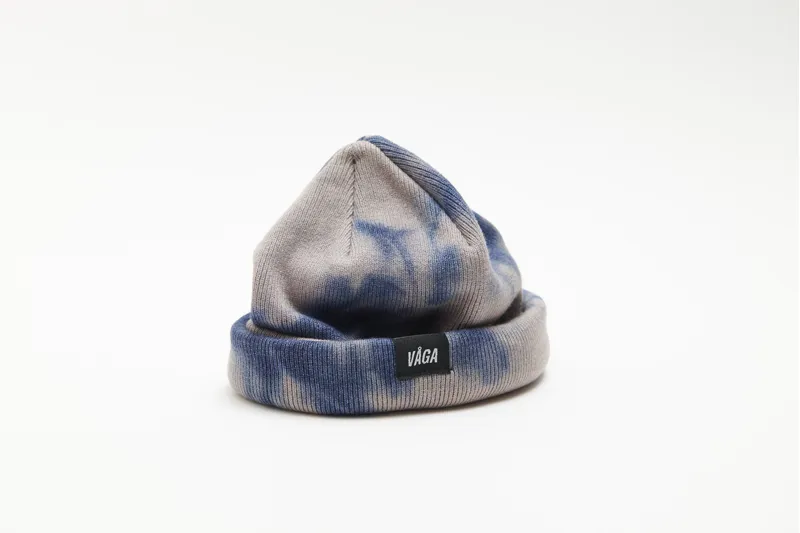Våga Fine Rib Tie Dye Beanie in Navy Blue/Dark Taupe