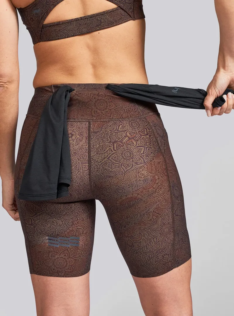 Janji Women's 7 Inch Pace Short in Falcon Paisley-3