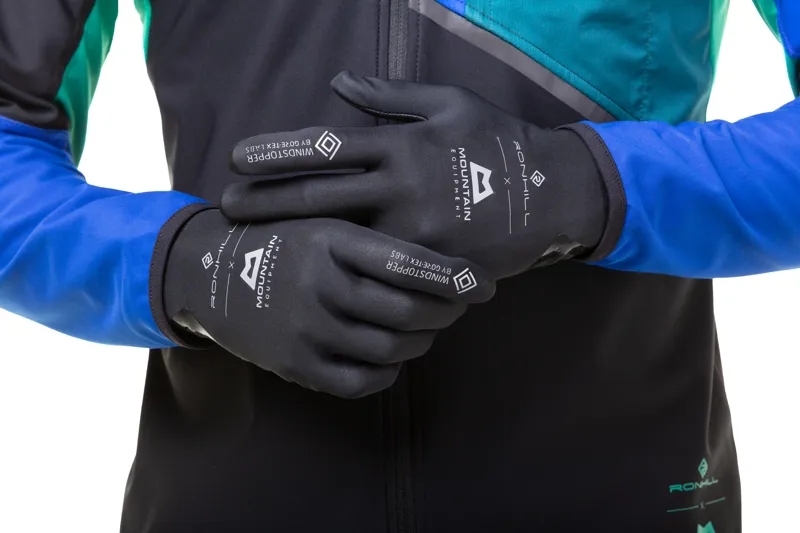 Ronhill Gore-Tex Windstopper Glove in All Black-2