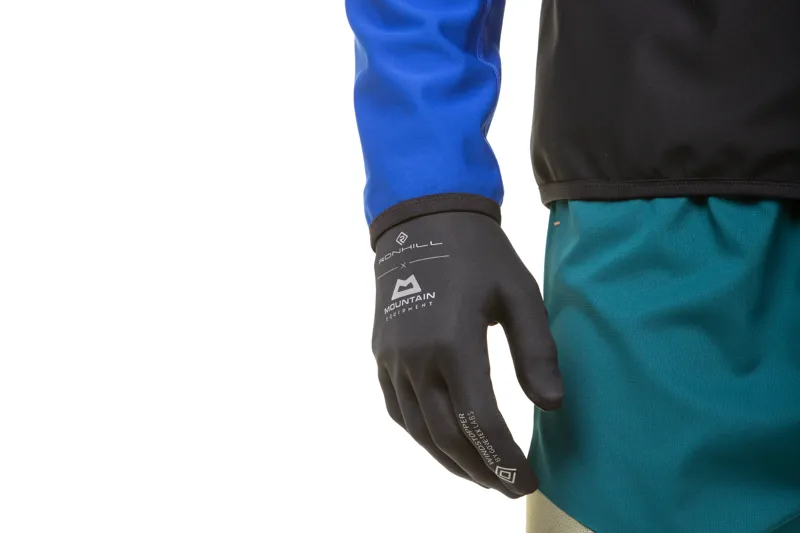 Ronhill Gore-Tex Windstopper Glove in All Black-3