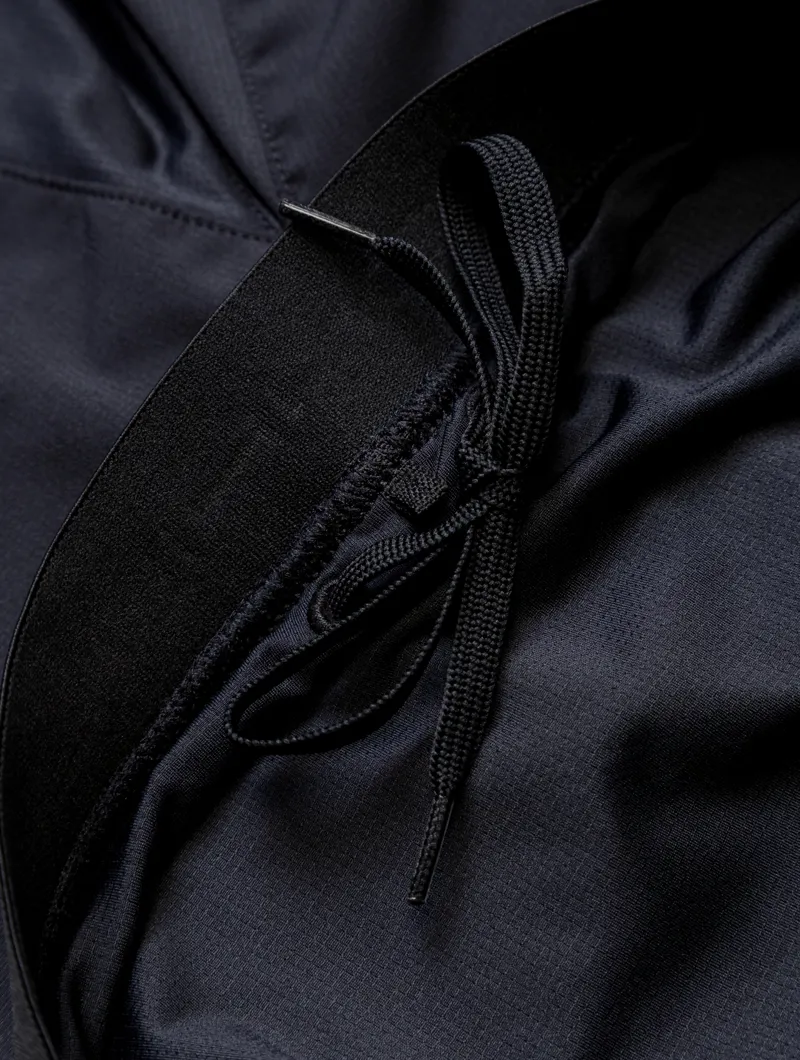 Ronhill Tech 5-inch Men's Running Short in All Black-7