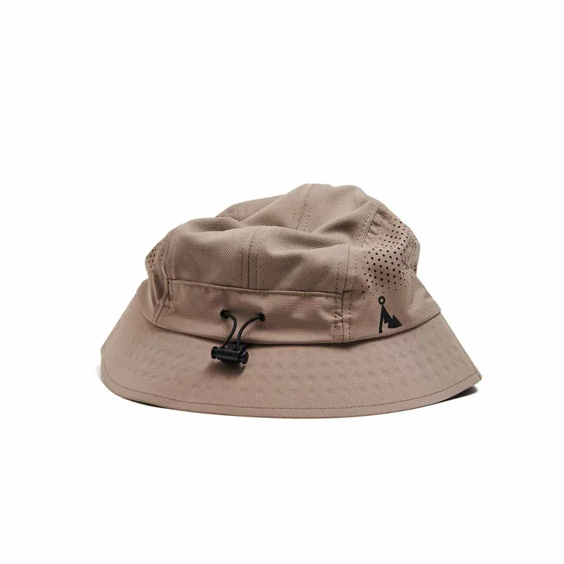 Våga Feather Racing Bucket Hat in Sand/Black-1