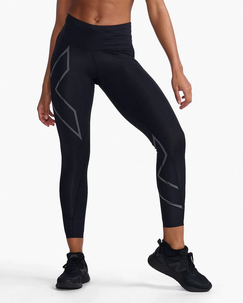 2XU Women's Light Speed Mid-Rise Compression Tight in Black/Black Reflective