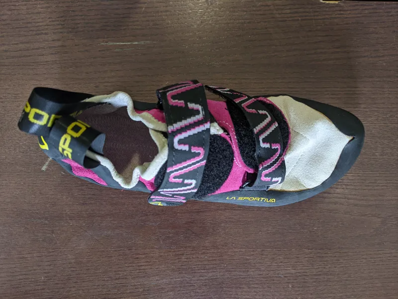 La Sportiva Katana Womens Climbing Shoe in Black/Pink/White-1