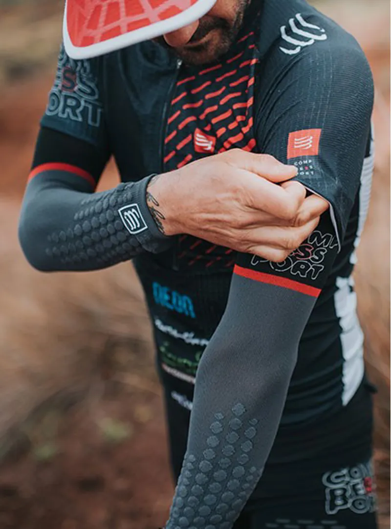 Compressport ArmForce Ultralight in Black/Grey-1