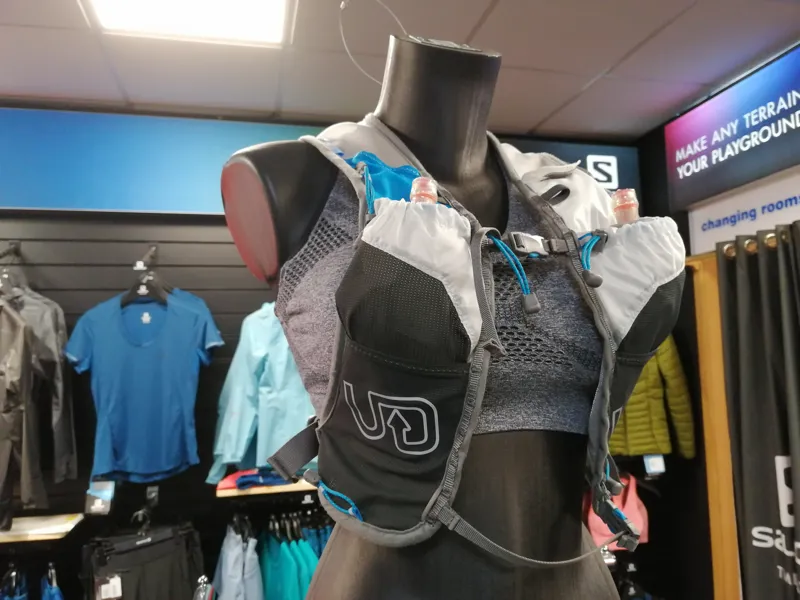 Ultimate Direction TO Race Vest 3.0 in Graphite