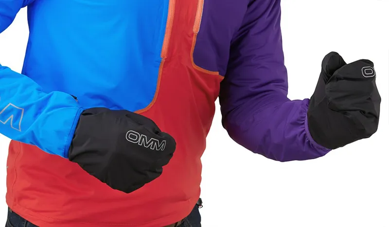 OMM Kamleika Running Overmitt in Black-1