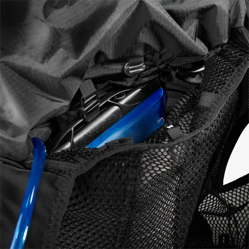 Salomon Out Peak 20 Race Pack in Black