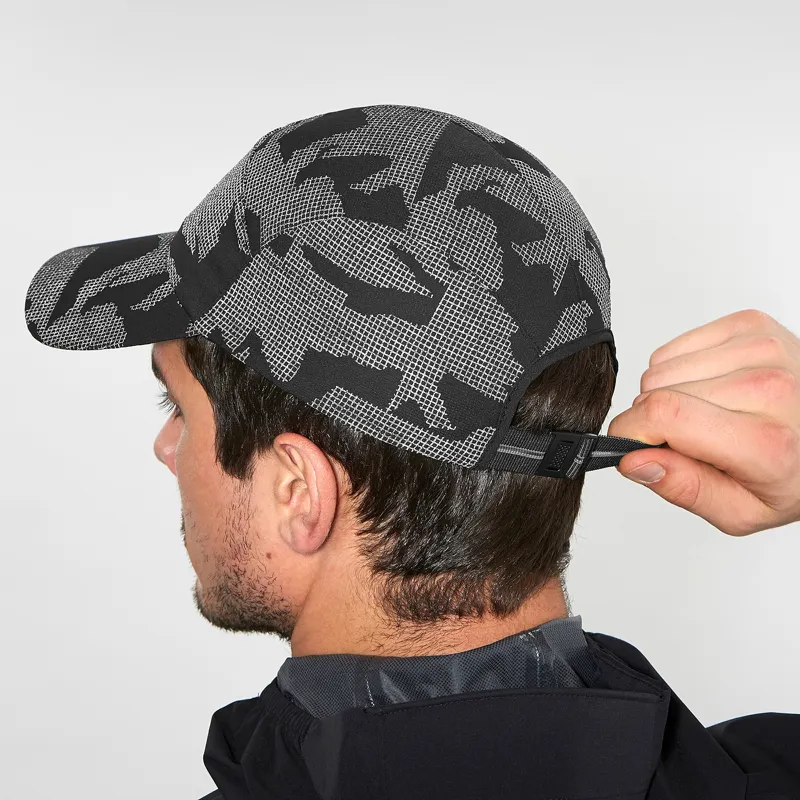 Salomon Reflective Cap in Reflective Black-4