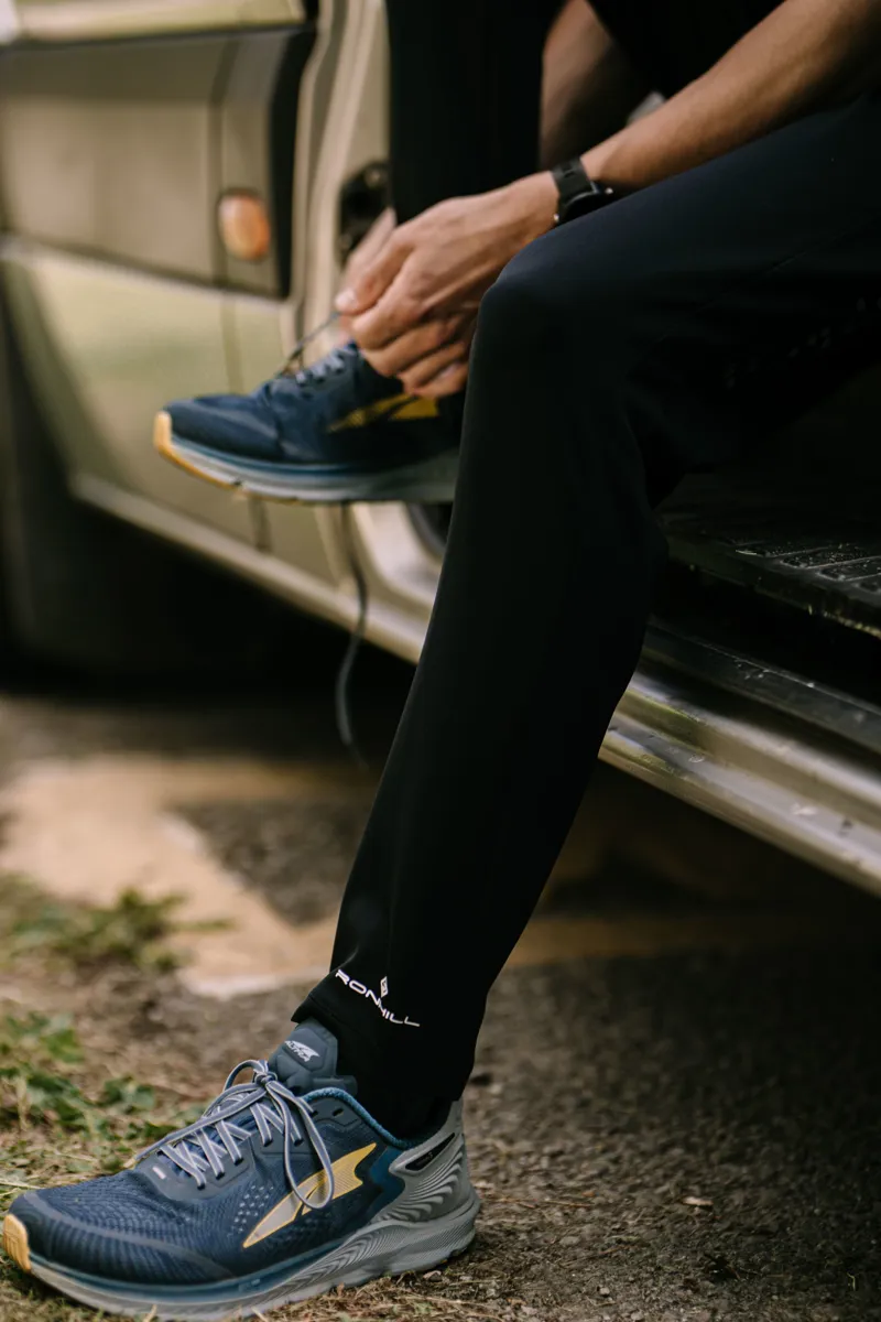 Ronhill Men's Tech Pro Trackster in All Black-8