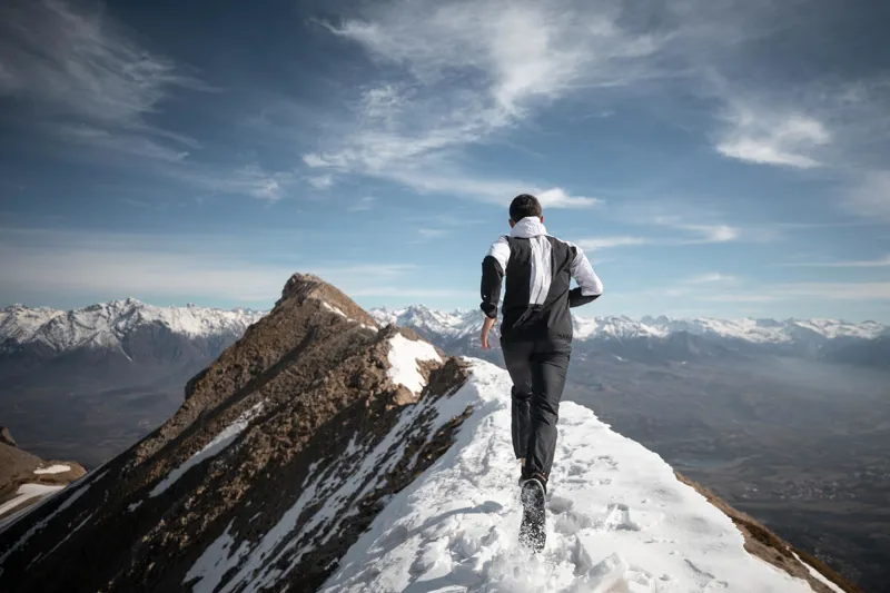 Salomon Bonatti Trail Men's Waterproof Running Jacket in White/Black-10