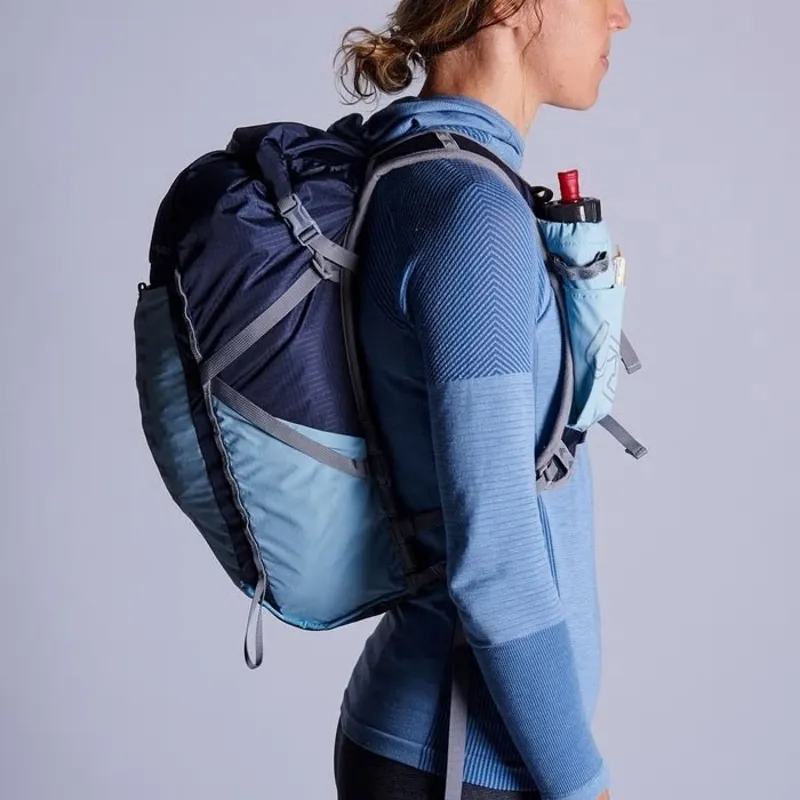 Ultimate Direction FastpackHer 20 Women Backpack in Blue-2