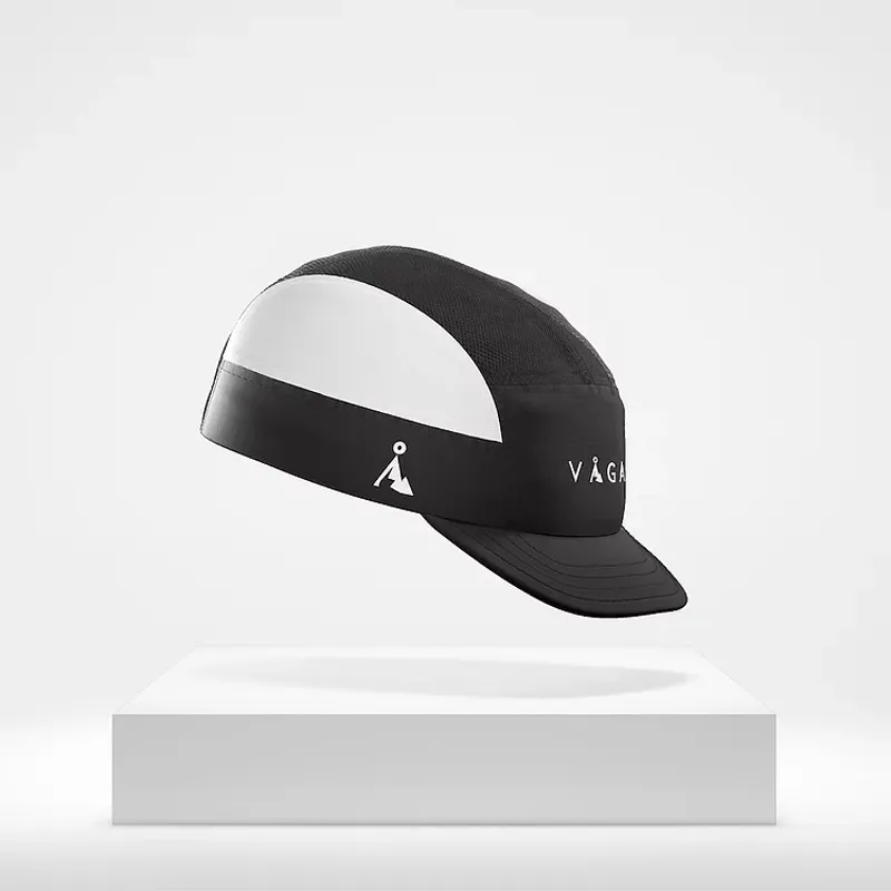 Våga Running Cap in Black/White