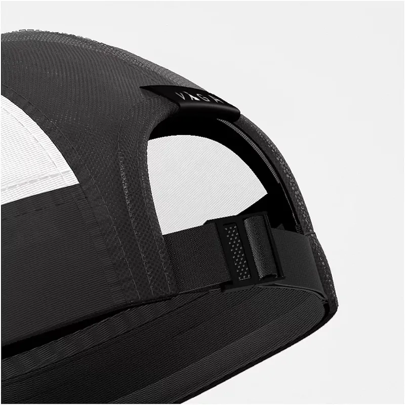Våga Running Cap in Black/White-6