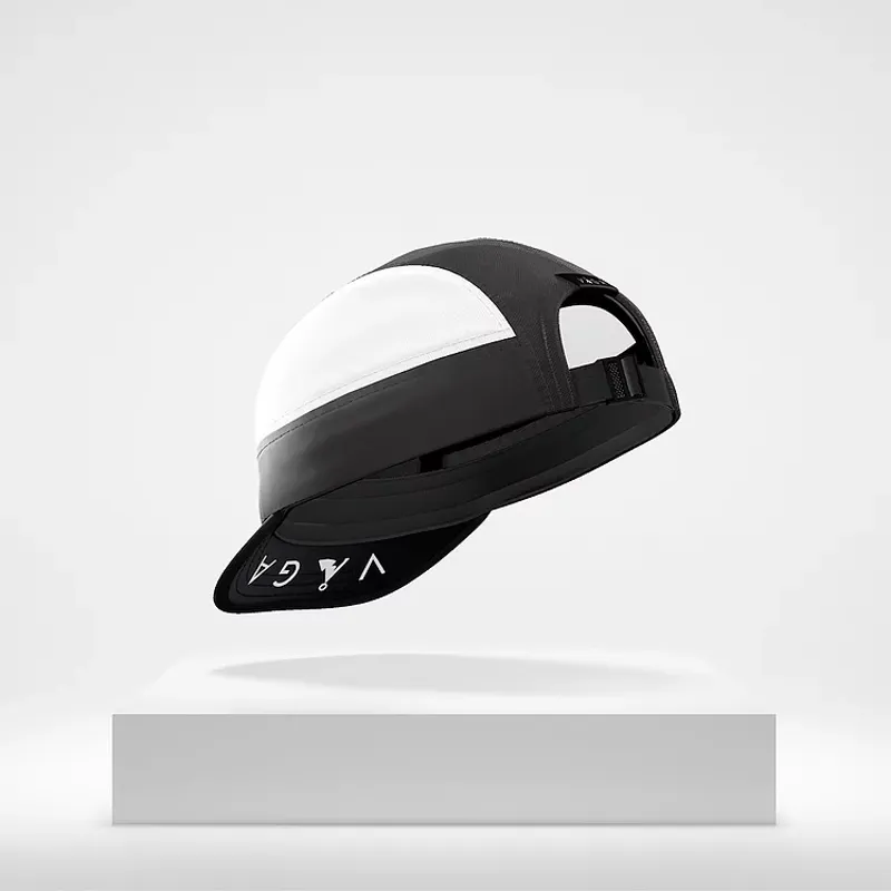 Våga Running Cap in Black/White-1