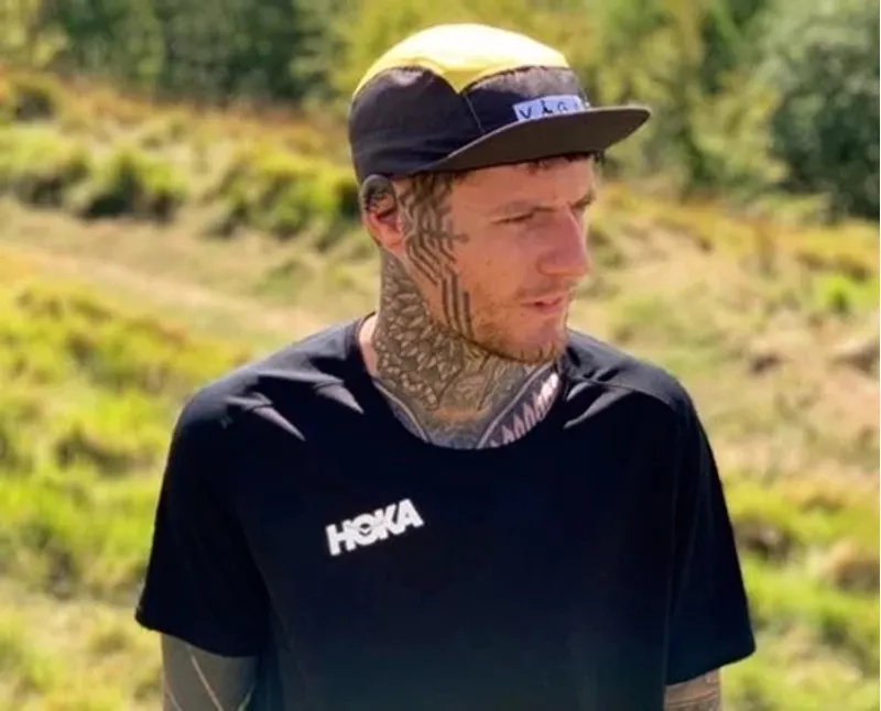 Våga Running Cap in Charcoal Grey/Acid Yellow-7