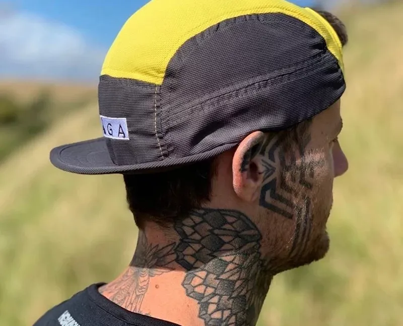 Våga Running Cap in Charcoal Grey/Acid Yellow-9