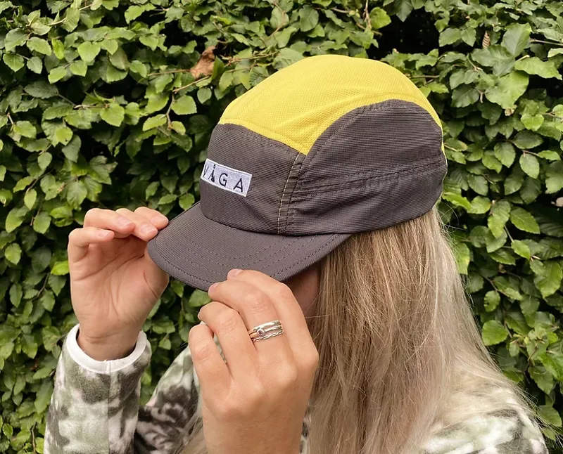 Våga Running Cap in Charcoal Grey/Acid Yellow-8