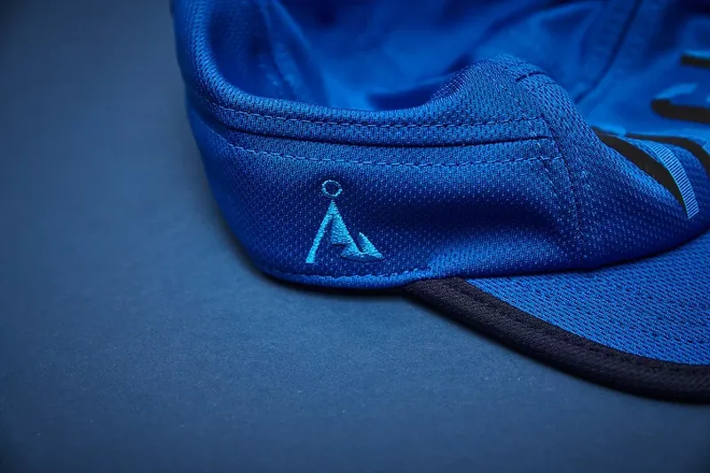 Våga Night Club Running Cap in Royal Blue-10