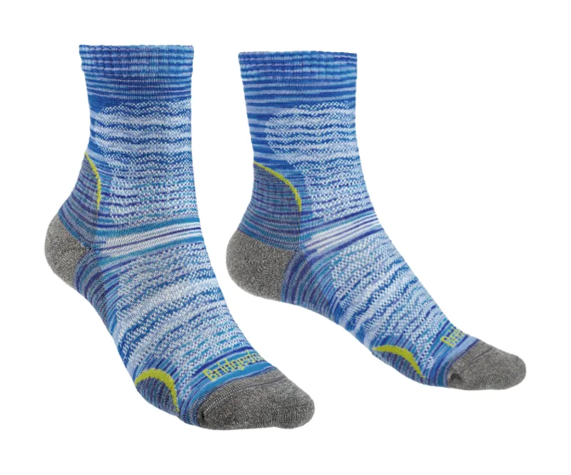 Bridgedale Womens Hike Ultra Light T2 Endurance Crew Sock in Multi-Blu