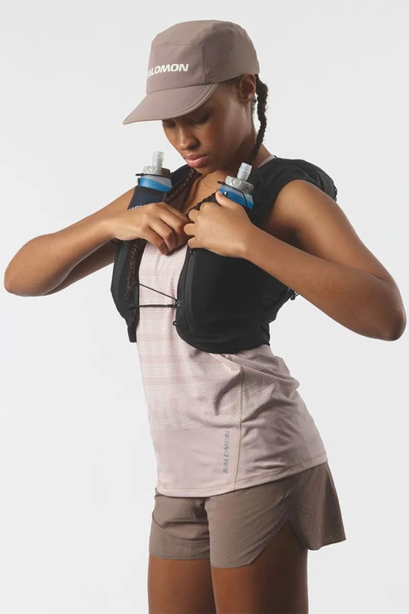 Salomon ADV Skin12 Women's Running Pack in Black/Asphalt-2