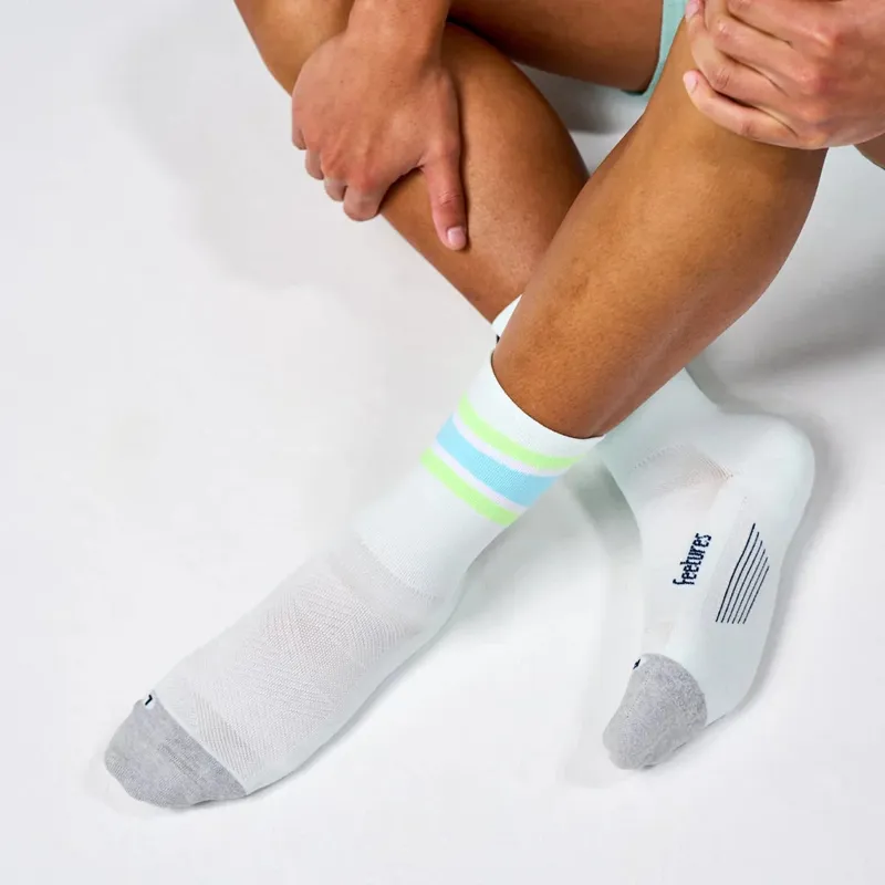 Feetures Elite Light Cushion Mini Crew Running Sock in Mint Bounce-2