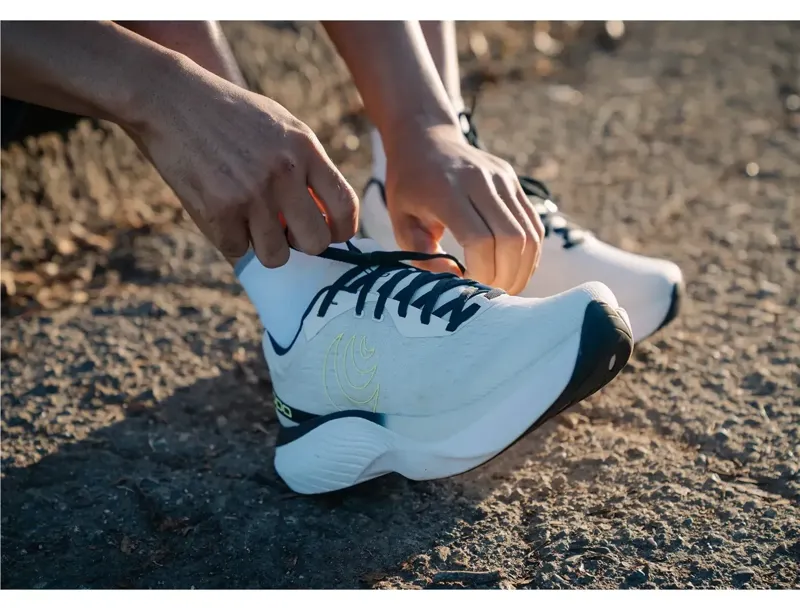 Topo Atmos Men's Road Running Shoe in Bone/Black -5