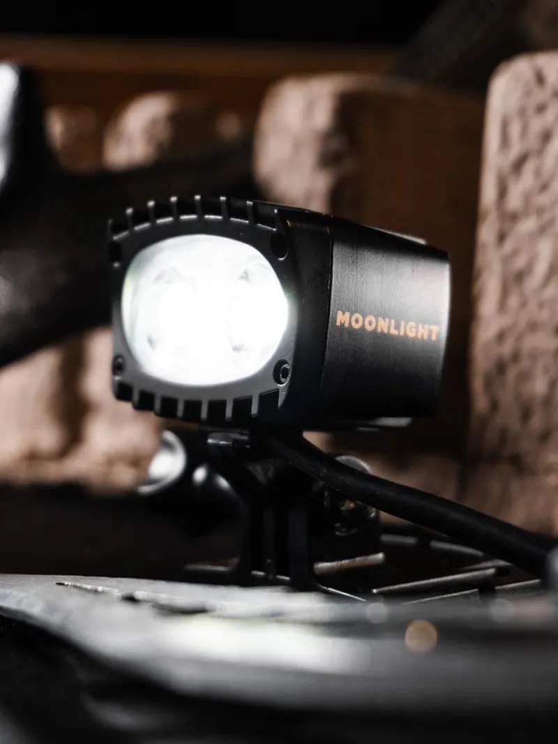 Moonlight Mountain Gear Bright As Day 2000 Headlamp-4